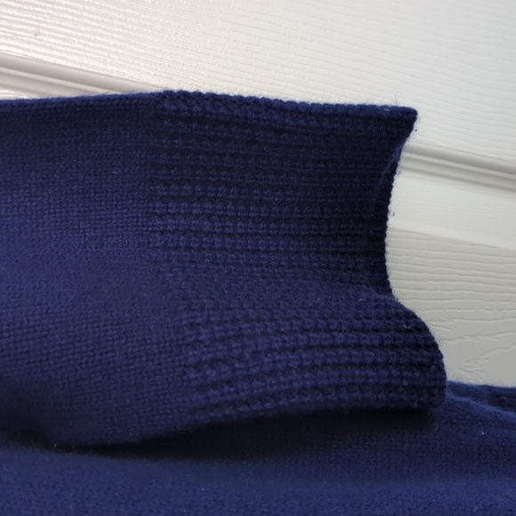 Theory 100% Cashmere Sweater - Picture 5 of 11